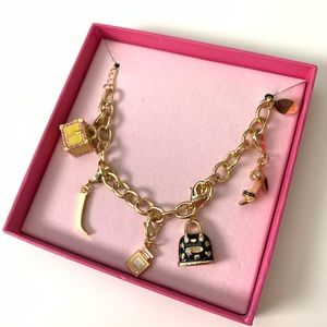 New! JAFRA Charm Bracelet 💖